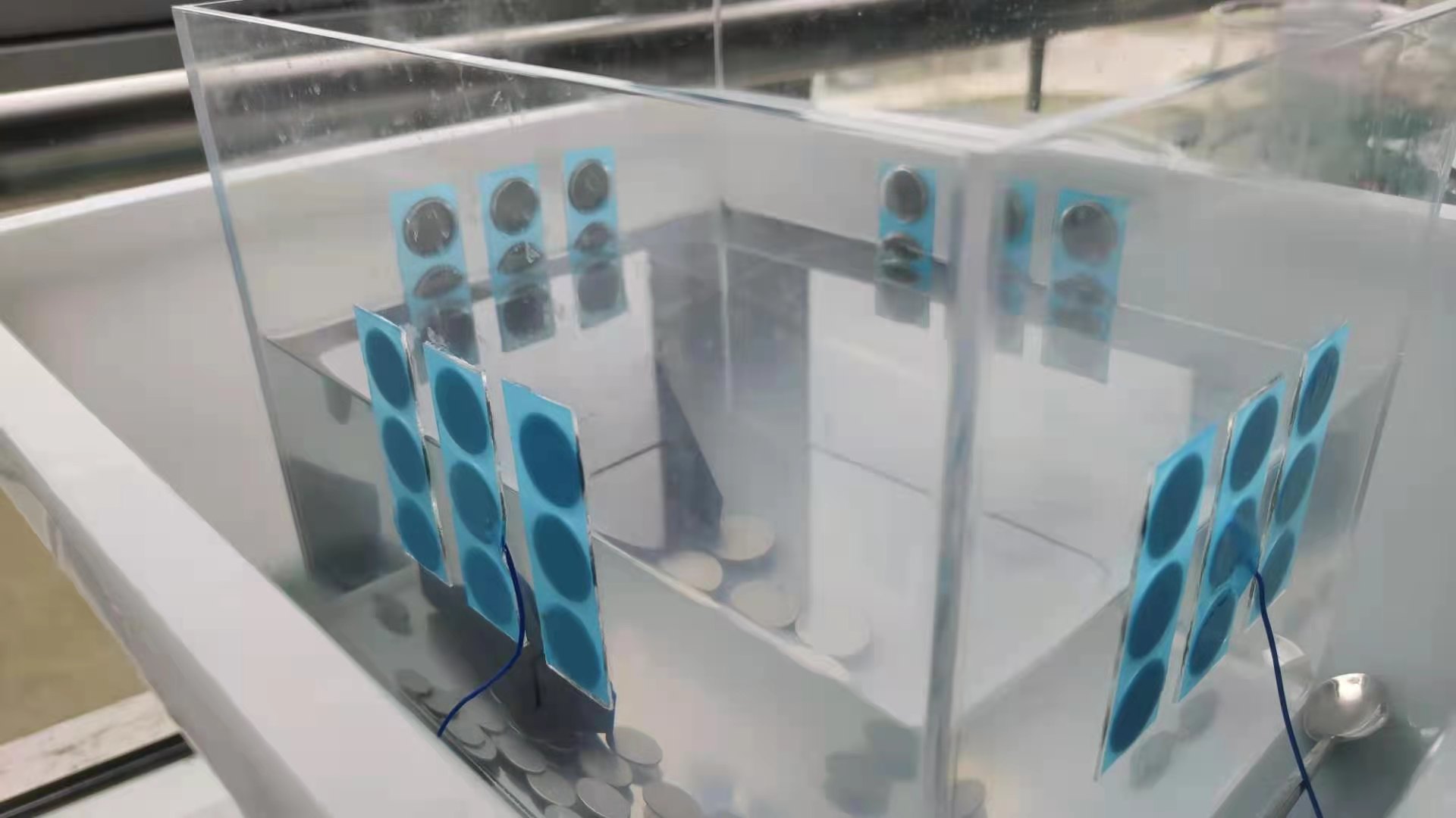 不銹鋼跟亞克力板粘.jpg 不銹鋼跟亞克力板粘.jpg